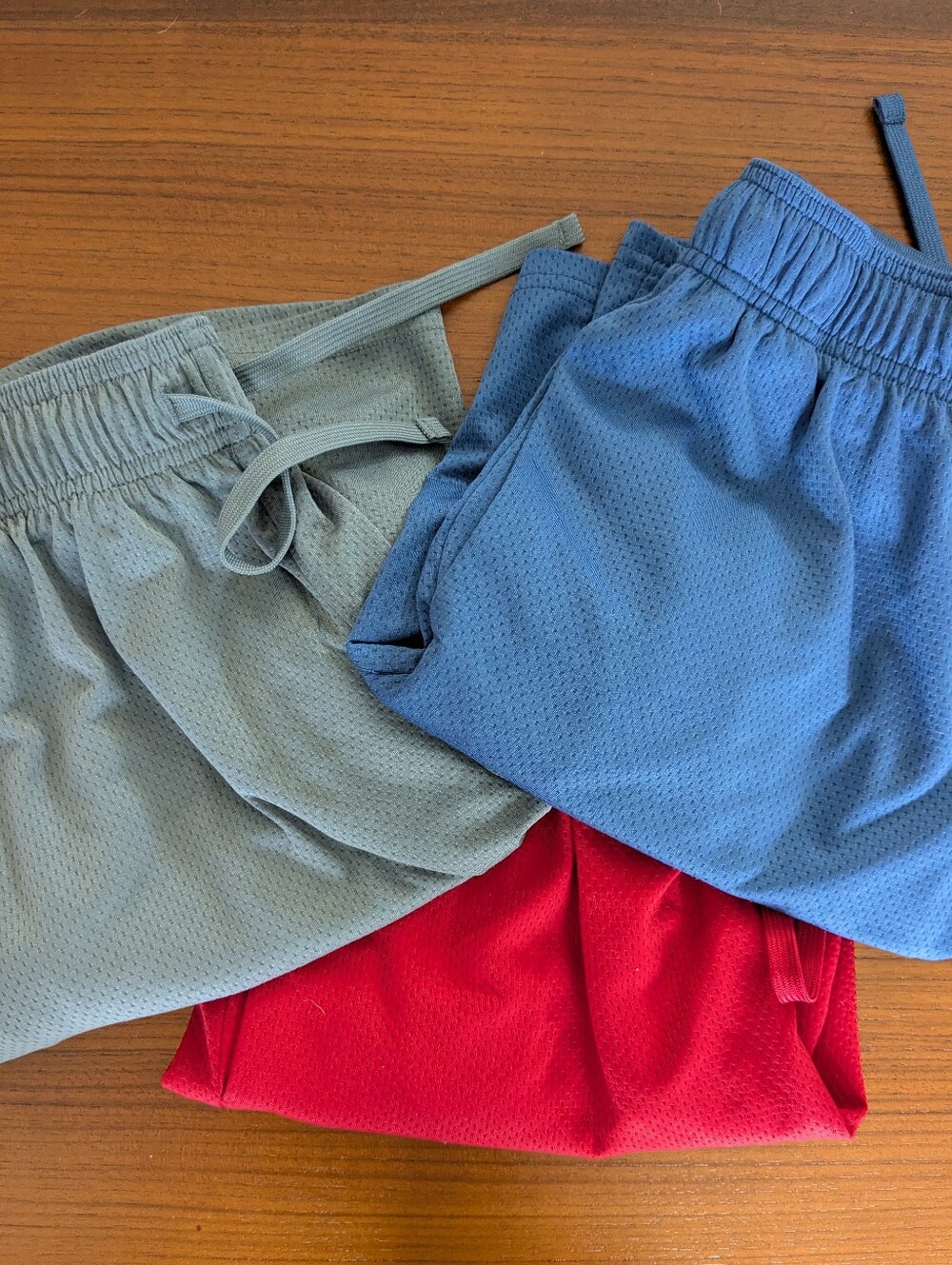 Lot 5 Mesh Athletic Shorts Champion 16/18 - Blue, Gray, Red Mens Small